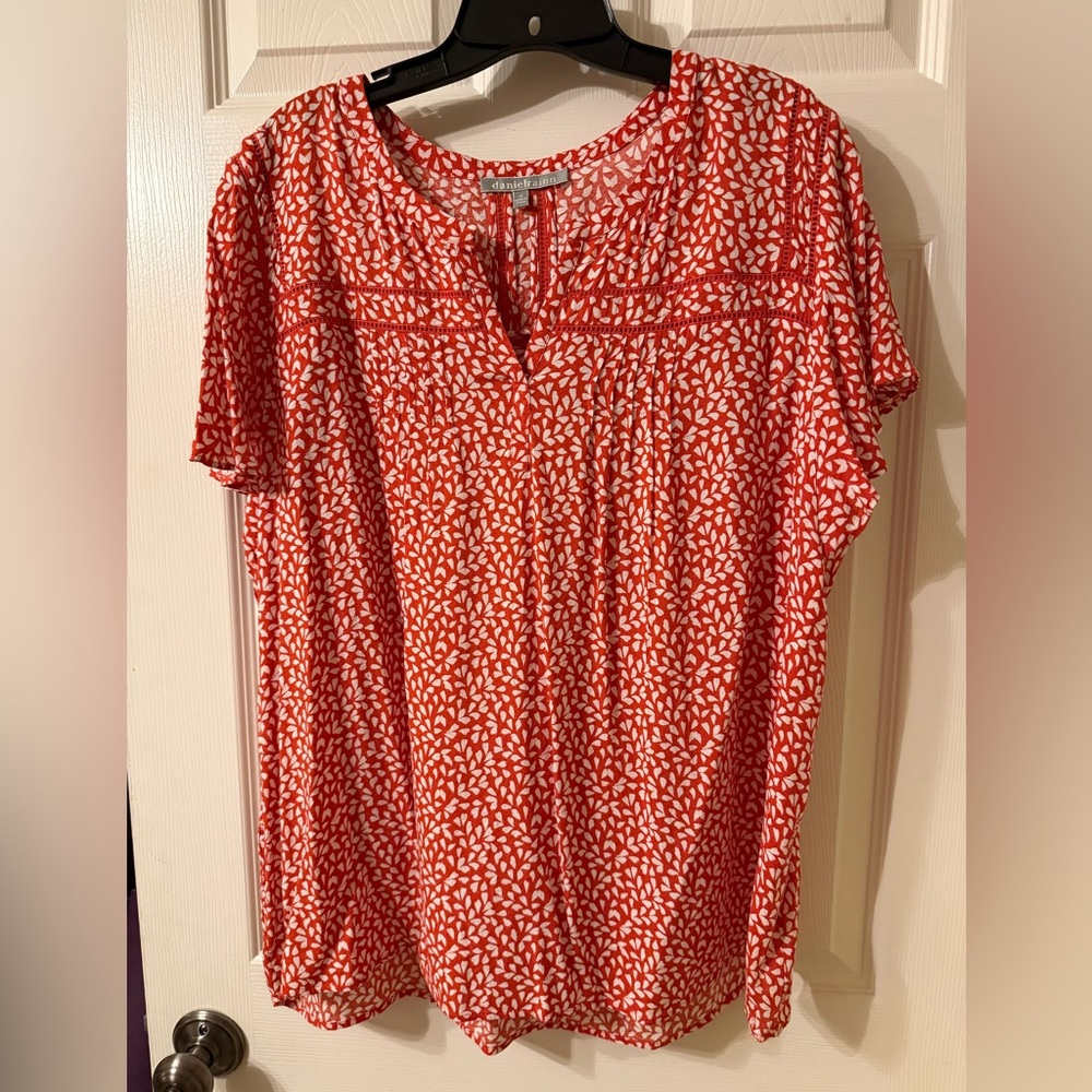 3/$20 Daniel Rainn Short Sleeve Top